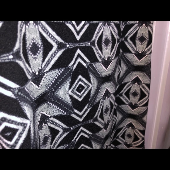LulaRoe Cassie Skirt (M) - NEW WITH TAGS! - Picture 2 of 4